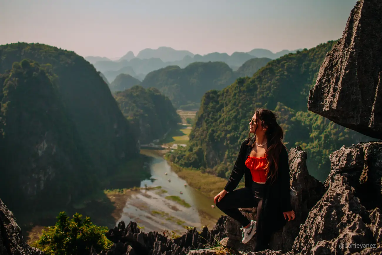 Ninh Binh Tam Coc Vietnam Paseo en barco Vista desde la cueva Mua