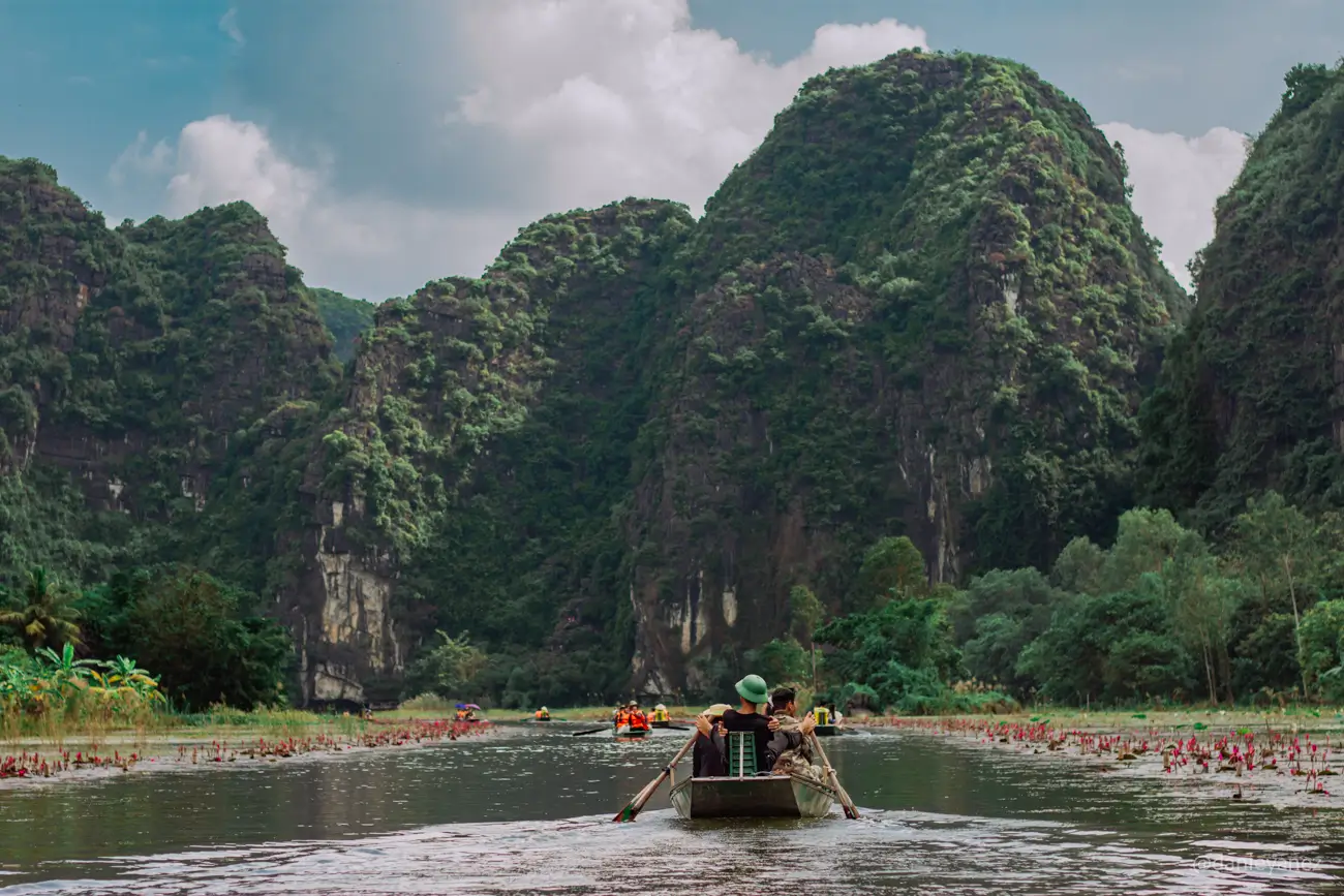 Paseo en barco Tam Coc en Ninh Binh Vietnam